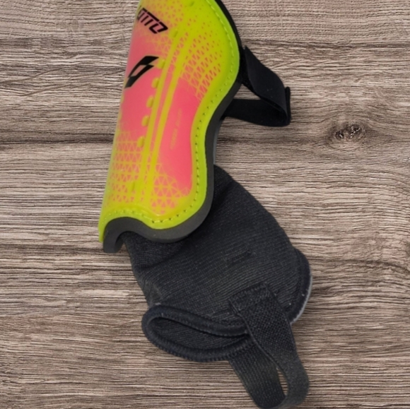 YOUTH LOTTO SOCCER SHIN GUARDS - Picture 5 of 7